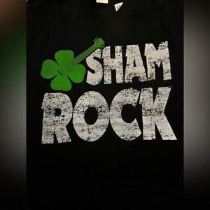 NWOT- 🚨SALE🚨-Shamrock Guitar T-Shirt